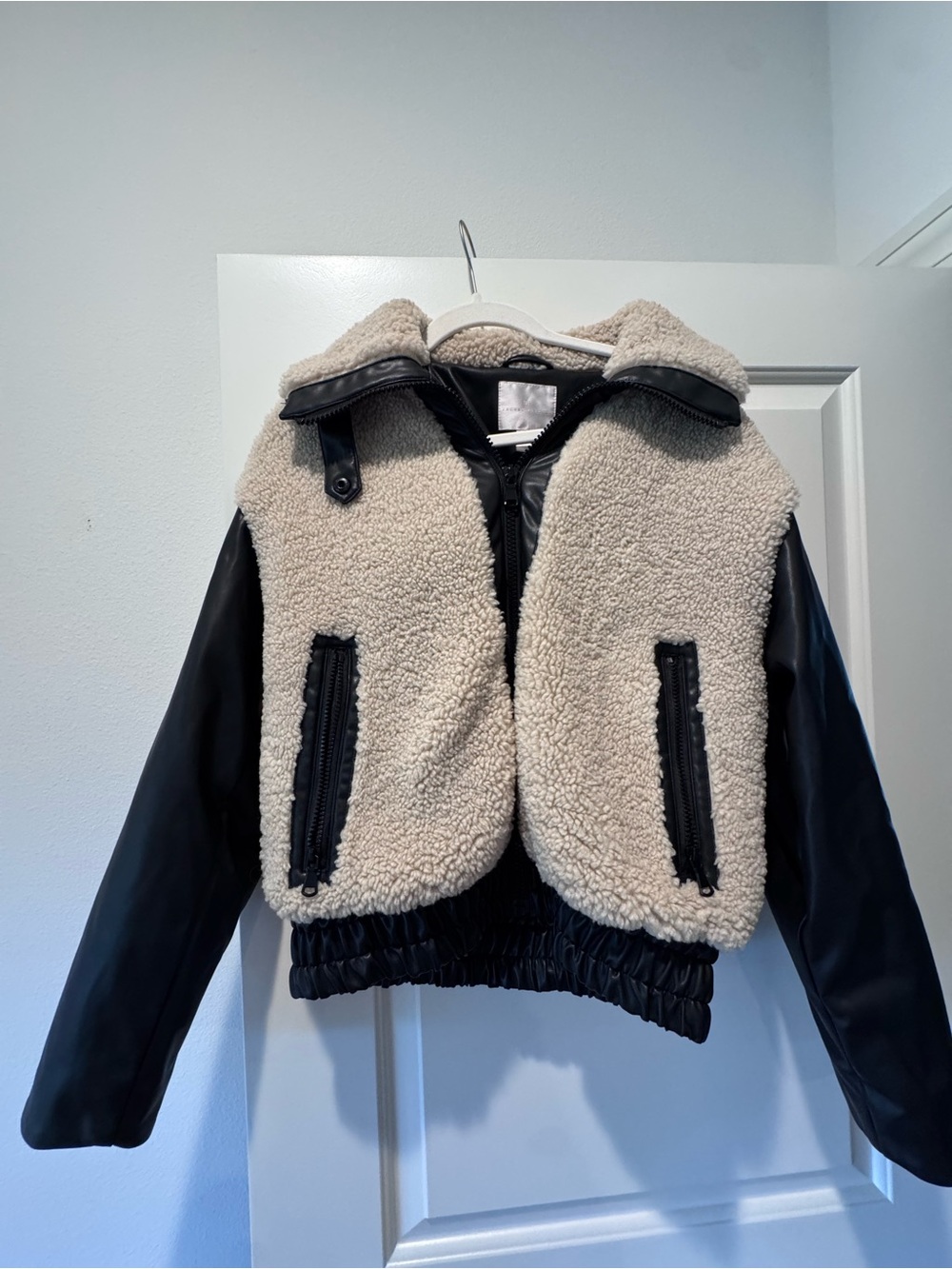 Rachel Parcell Sherpa Jacket with Faux Leather Sleeves Cream/Black, size Sm